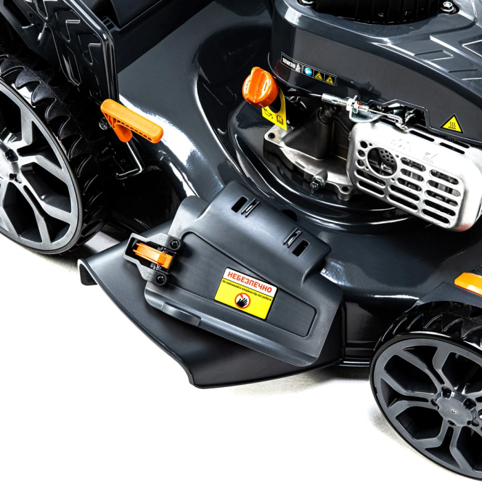 Мощная газонокосилка бензиновая GTM LM48 несамоходная: 3.7 кВт, 800 м², ширина 48 см, высота 30-80 см, 70л.