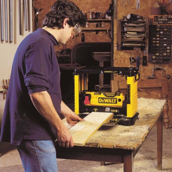 Станок рейсмусный сетевой DeWALT DW733