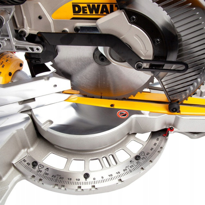 Пила торцовочная сетевая DeWALT DWS727: 1675 Вт, глубина реза 150 мм, круг 250 мм