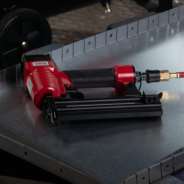 Степлер пневматичний, для цвяхів 15-50 мм