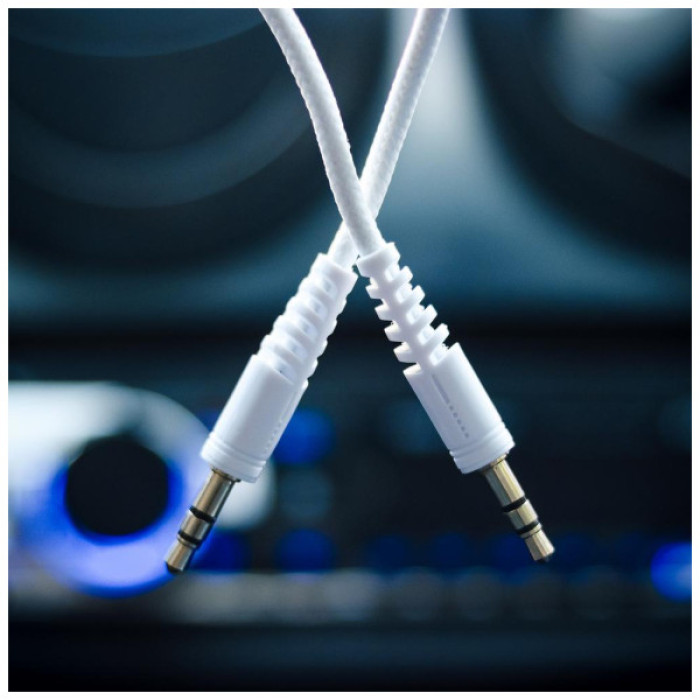 Кабель мультимедійний 3.5mm M to 3.5mm M 1.0m white XQISIT (4029948026954)