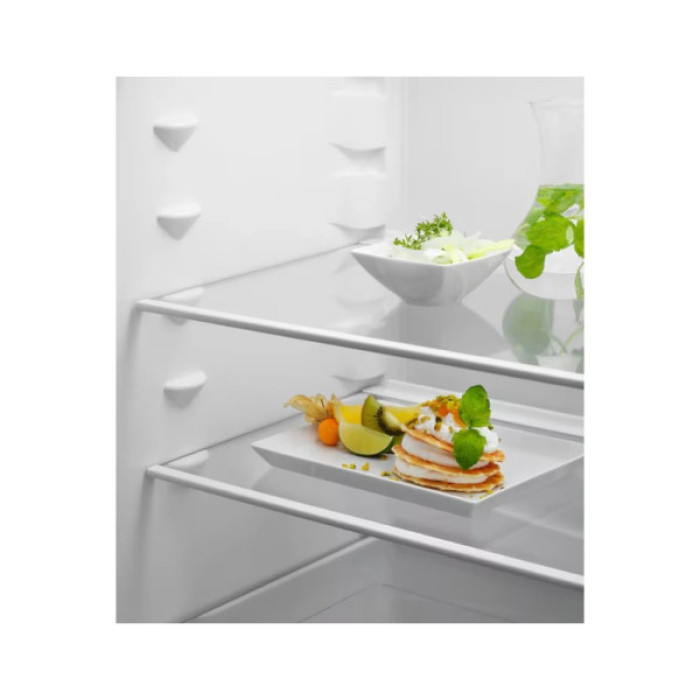 Холодильник Electrolux LNG7TE18S