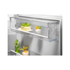 Холодильник Electrolux LNG7TE18S