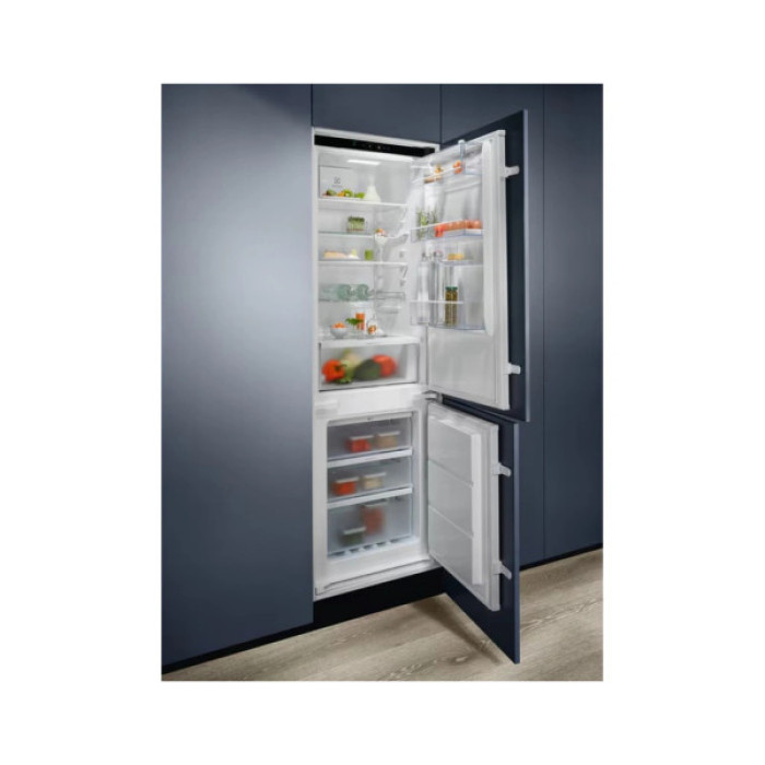 Холодильник Electrolux LNG7TE18S