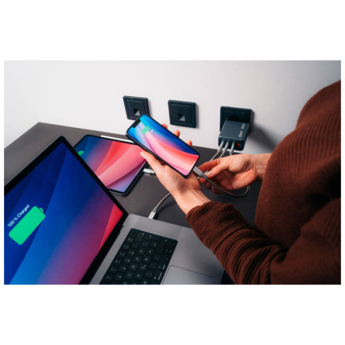 Зарядний пристрій Verbatim GaN 200 W 4 ports (2xUSB-C-100 W,USB-C-65 W /USB-A -3.0) (32204)