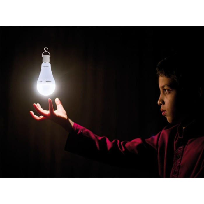 Лампочка Osram LED E27 8Вт 806Лм 2700К A60 акумуляторна (4099854190087)