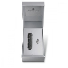 Ніж Victorinox Classic SD Brilliant Carbon + брелок-лого (0.6221.90)